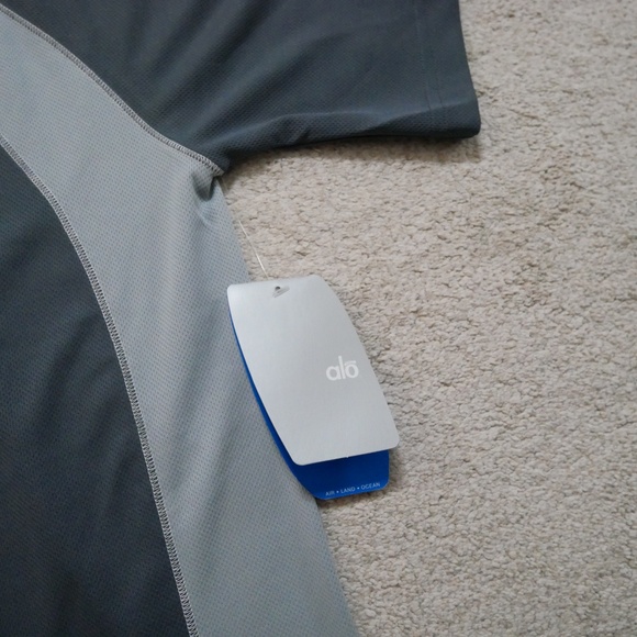 alo yoga colorblock exercise tee Large - Picture 7 of 7